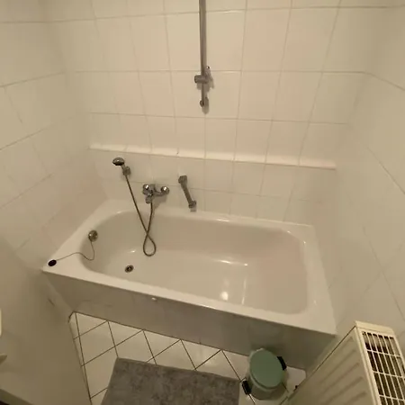 Schoene 2-raumwohnung In *